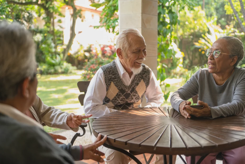 Préserver la santé des personnes âgées grâce aux liens sociaux